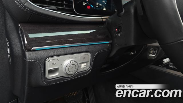 Mercedes-Benz GLE-Class 2022 — photo 14