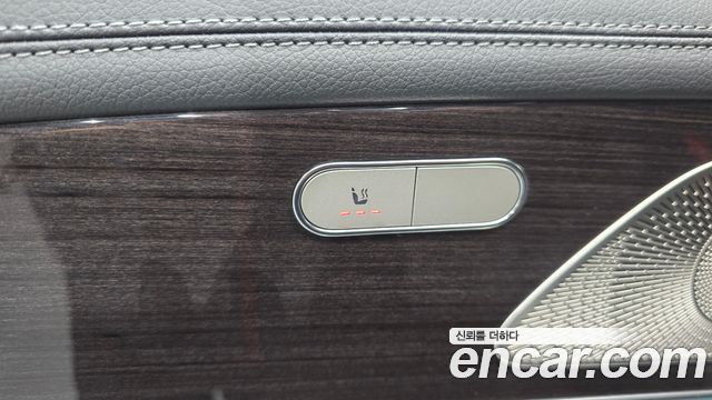 Mercedes-Benz GLE-Class 2022 — photo 17