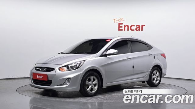 Hyundai Accent 2012 — photo 1