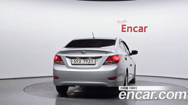 Hyundai Accent 2012 — photo 4