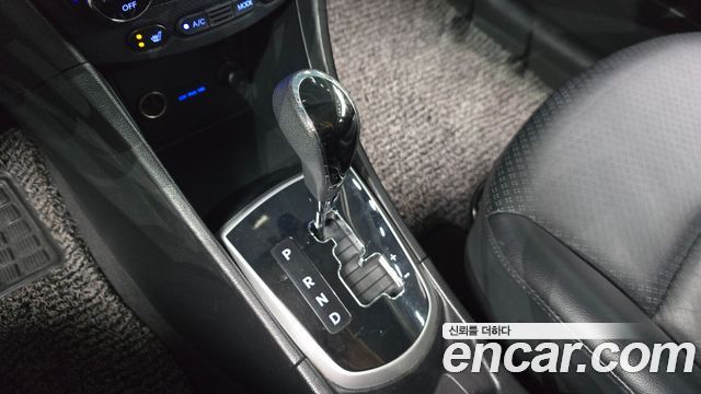 Hyundai Accent 2012 — photo 9