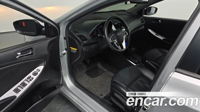Hyundai Accent 2012 — photo 10
