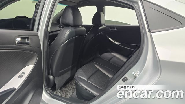 Hyundai Accent 2012 — photo 11