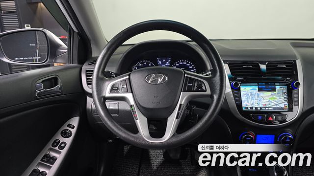 Hyundai Accent 2012 — photo 12