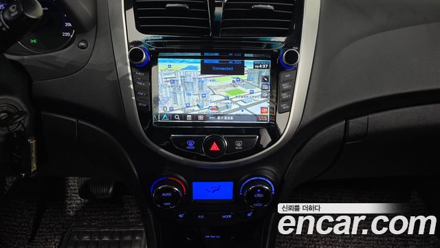 Hyundai Accent 2012 — photo 13