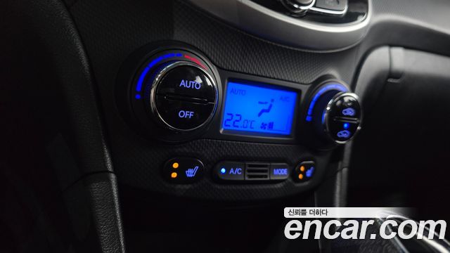 Hyundai Accent 2012 — photo 17