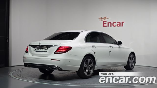 Mercedes-Benz E-Class 2019 — photo 2