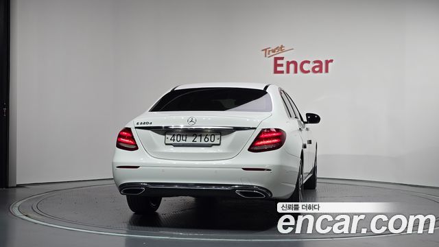 Mercedes-Benz E-Class 2019 — photo 4