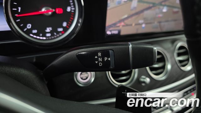 Mercedes-Benz E-Class 2019 — photo 12