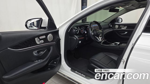 Mercedes-Benz E-Class 2019 — photo 13