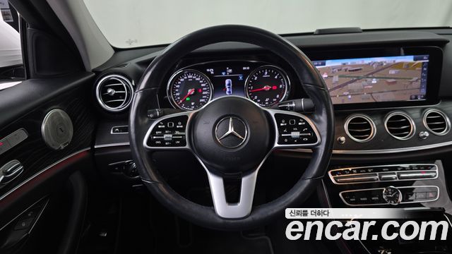 Mercedes-Benz E-Class 2019 — photo 19