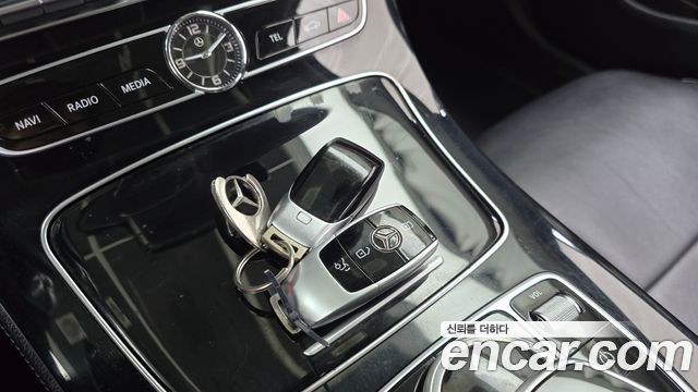 Mercedes-Benz E-Class 2019 — photo 22