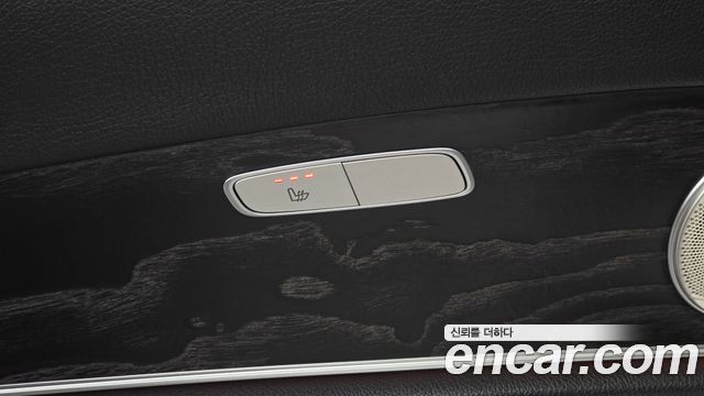 Mercedes-Benz E-Class 2019 — photo 24