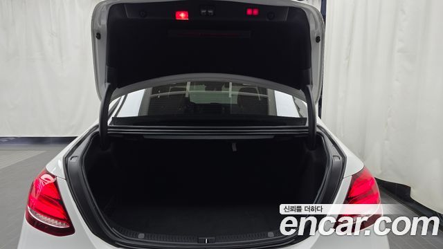 Mercedes-Benz E-Class 2019 — photo 25