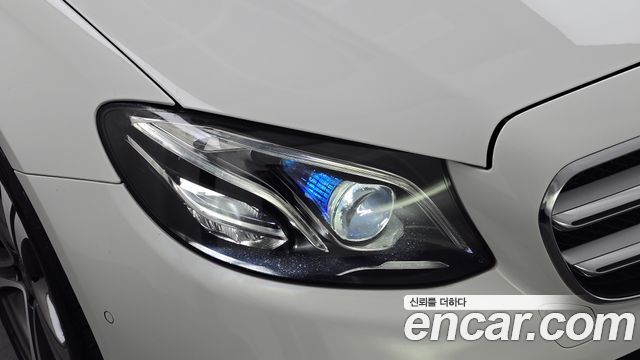 Mercedes-Benz E-Class 2019 — photo 8