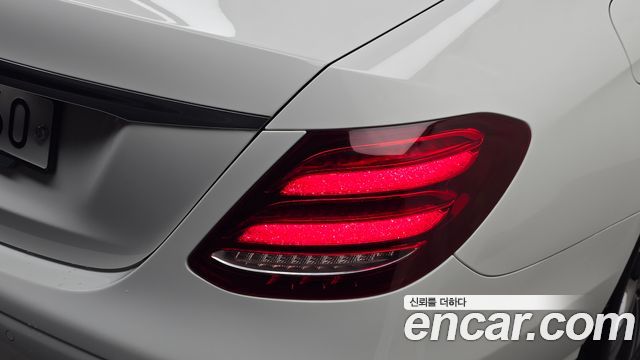 Mercedes-Benz E-Class 2019 — photo 9