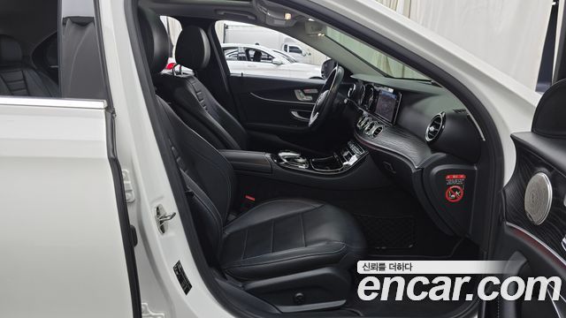 Mercedes-Benz E-Class 2019 — photo 16
