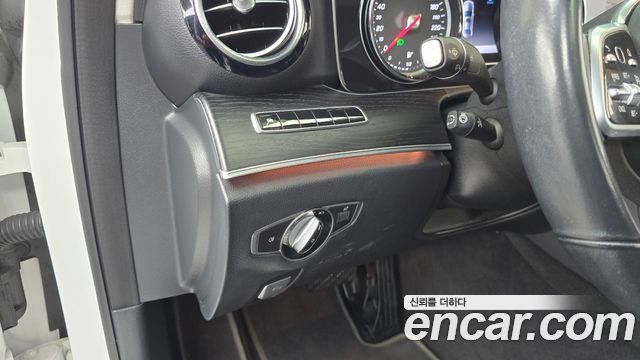 Mercedes-Benz E-Class 2019 — photo 28