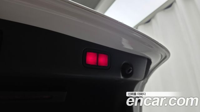 Mercedes-Benz E-Class 2019 — photo 31