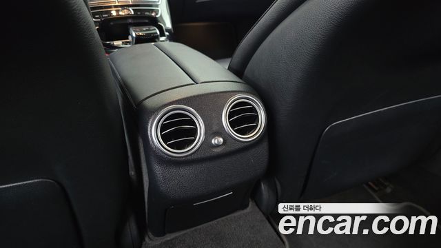 Mercedes-Benz E-Class 2019 — photo 32