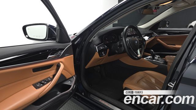BMW 5-Series 2020 — photo 13