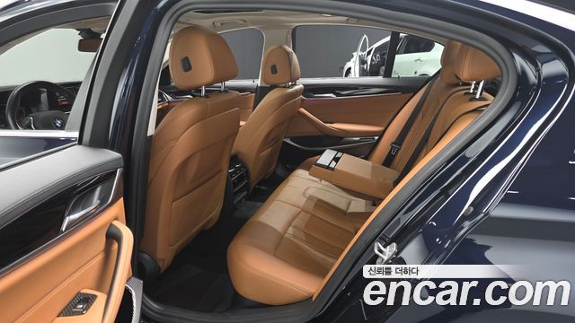 BMW 5-Series 2020 — photo 17