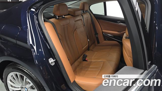 BMW 5-Series 2020 — photo 18