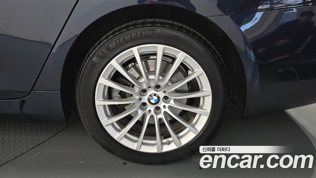 BMW 5-Series 2020 — photo 7