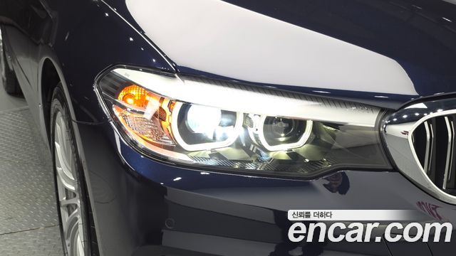 BMW 5-Series 2020 — photo 8