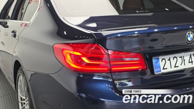 BMW 5-Series 2020 — photo 9