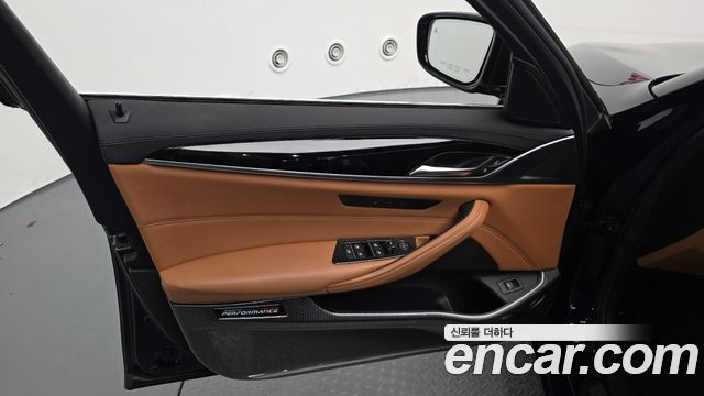 BMW 5-Series 2020 — photo 14