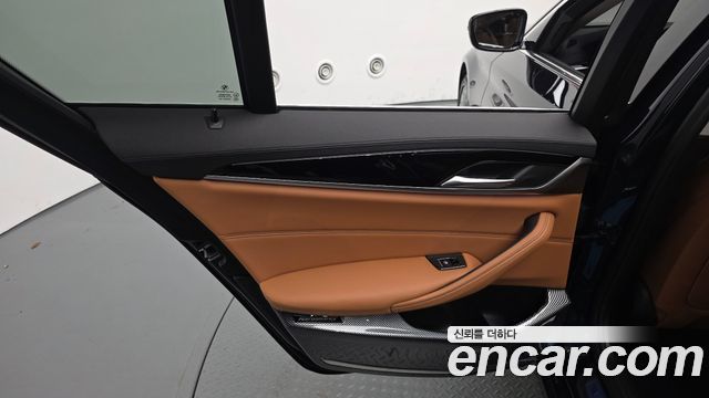 BMW 5-Series 2020 — photo 15