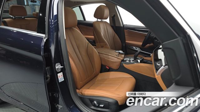 BMW 5-Series 2020 — photo 16