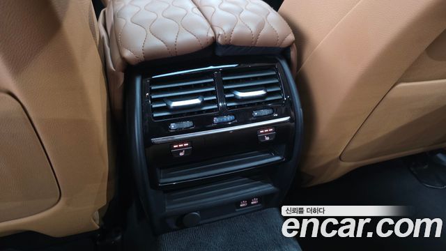 BMW 5-Series 2020 — photo 28