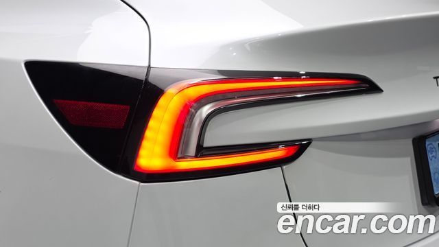 Tesla Model 3 2026 — photo 9