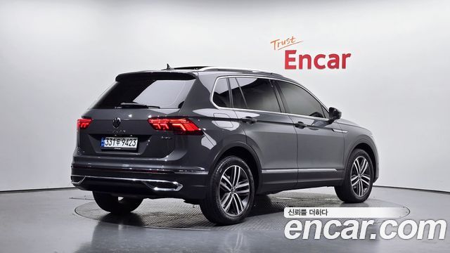 Volkswagen Tiguan 2023 — photo 2