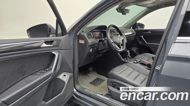 Volkswagen Tiguan 2023 — photo 13