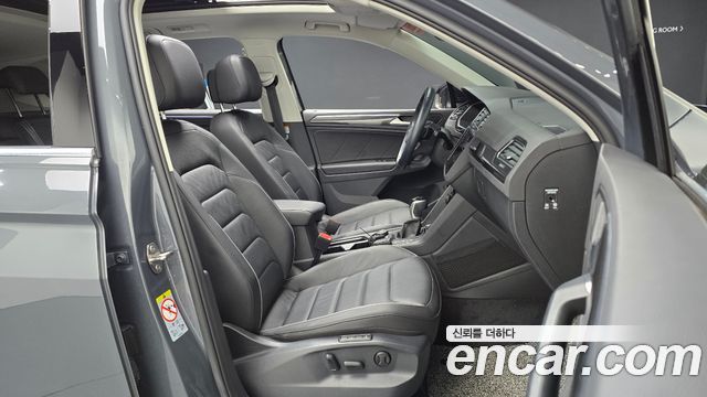 Volkswagen Tiguan 2023 — photo 16