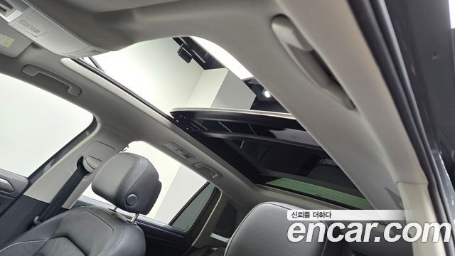 Volkswagen Tiguan 2023 — photo 28