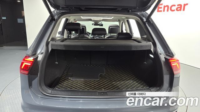 Volkswagen Tiguan 2023 — photo 31