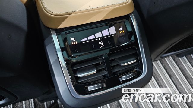 Volvo XC90 2017 — photo 19