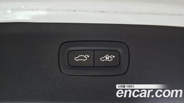 Volvo XC90 2017 — photo 20