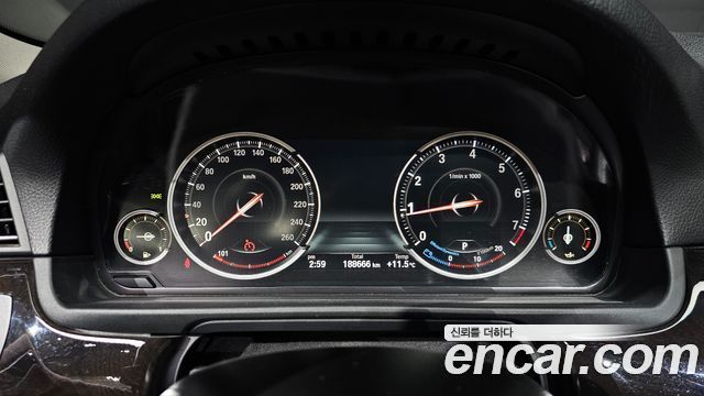 BMW 5-Series 2013 — photo 8