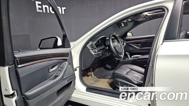 BMW 5-Series 2013 — photo 10