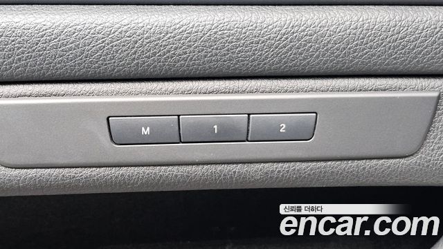 BMW 5-Series 2013 — photo 13