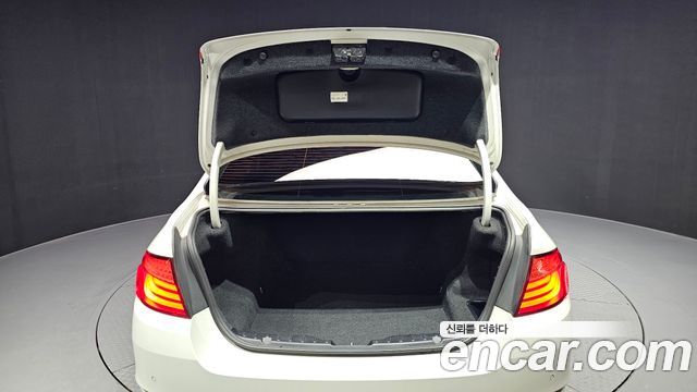 BMW 5-Series 2013 — photo 20