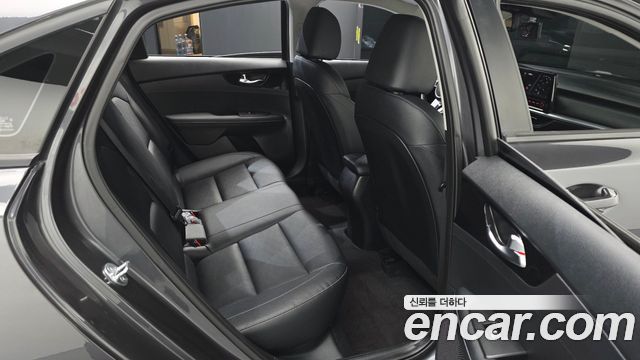Kia K3 2023 — photo 17