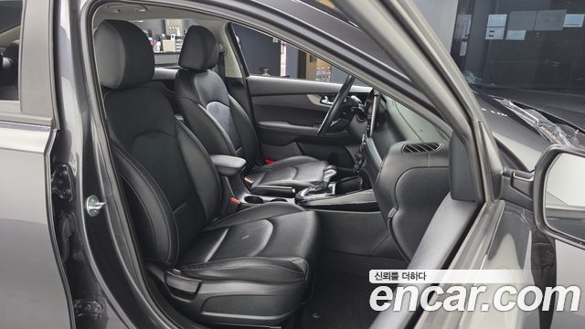Kia K3 2023 — photo 16