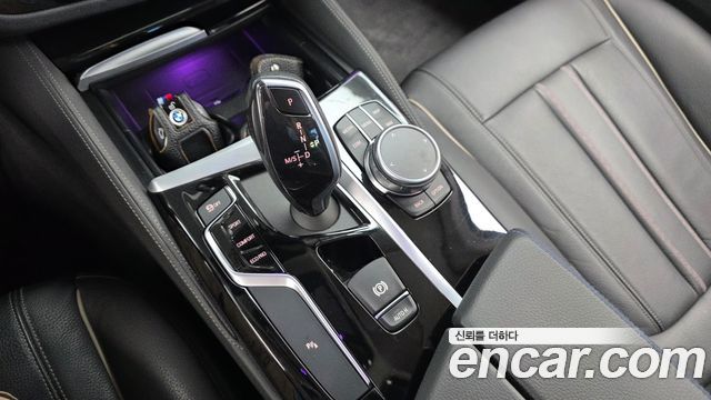 BMW 5-Series 2020 — photo 12