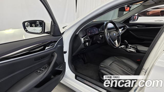 BMW 5-Series 2020 — photo 13